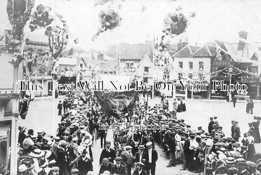 HF 549 - Market Place & Hitchin Carnival, Hertfordshire