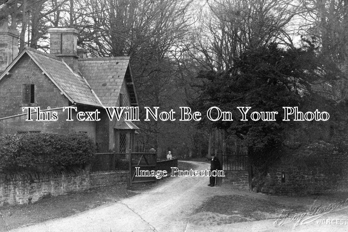 HR 32 - Entrance Lodge to Brockhampton Court, Bromyard, Herefordshire