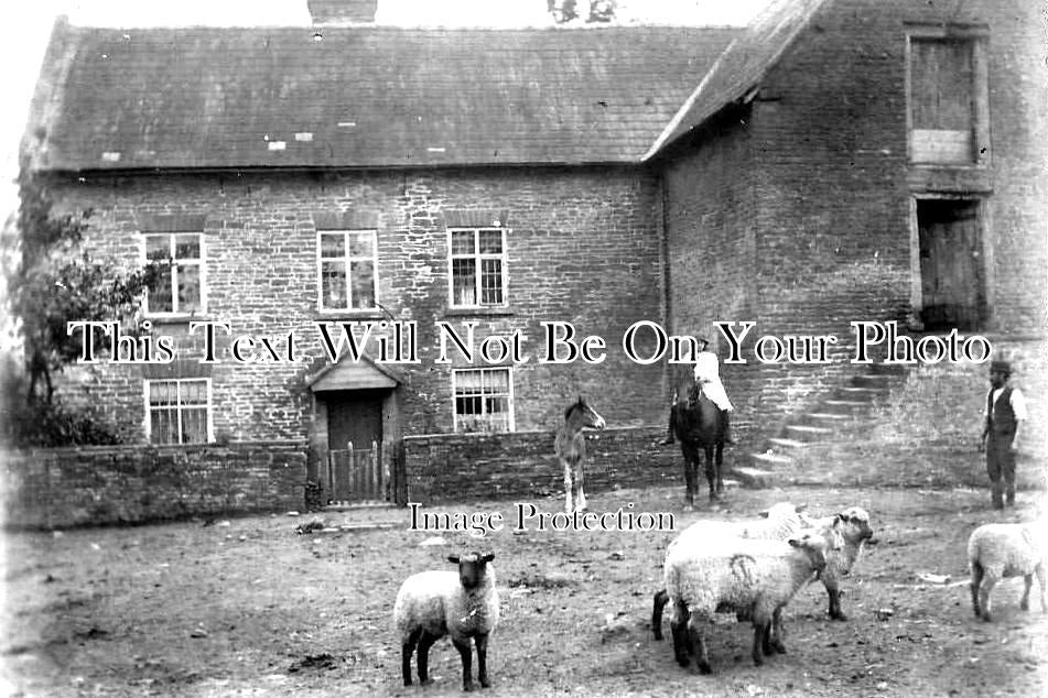 HR 322 - Farm At Orcop, Herefordshire c1906