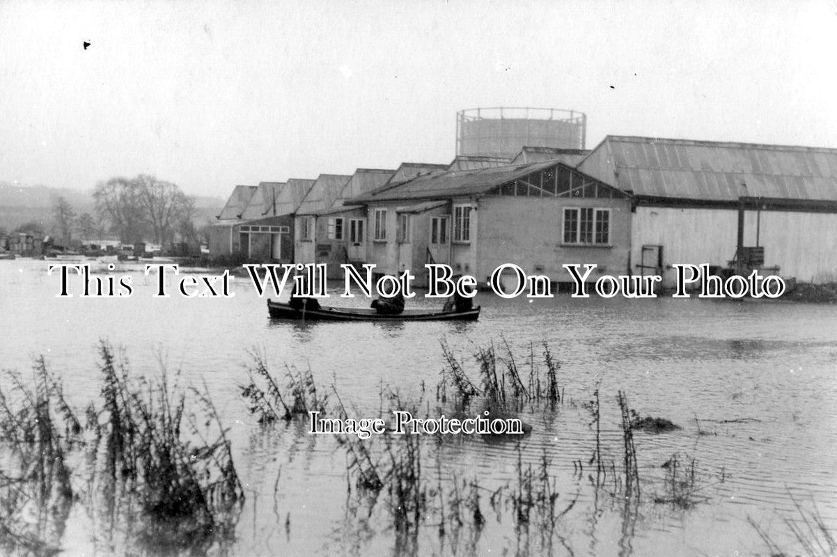 KE 1140 - Storey Motor Factory Flood, Cannon Lane, Tonbridge, Kent
