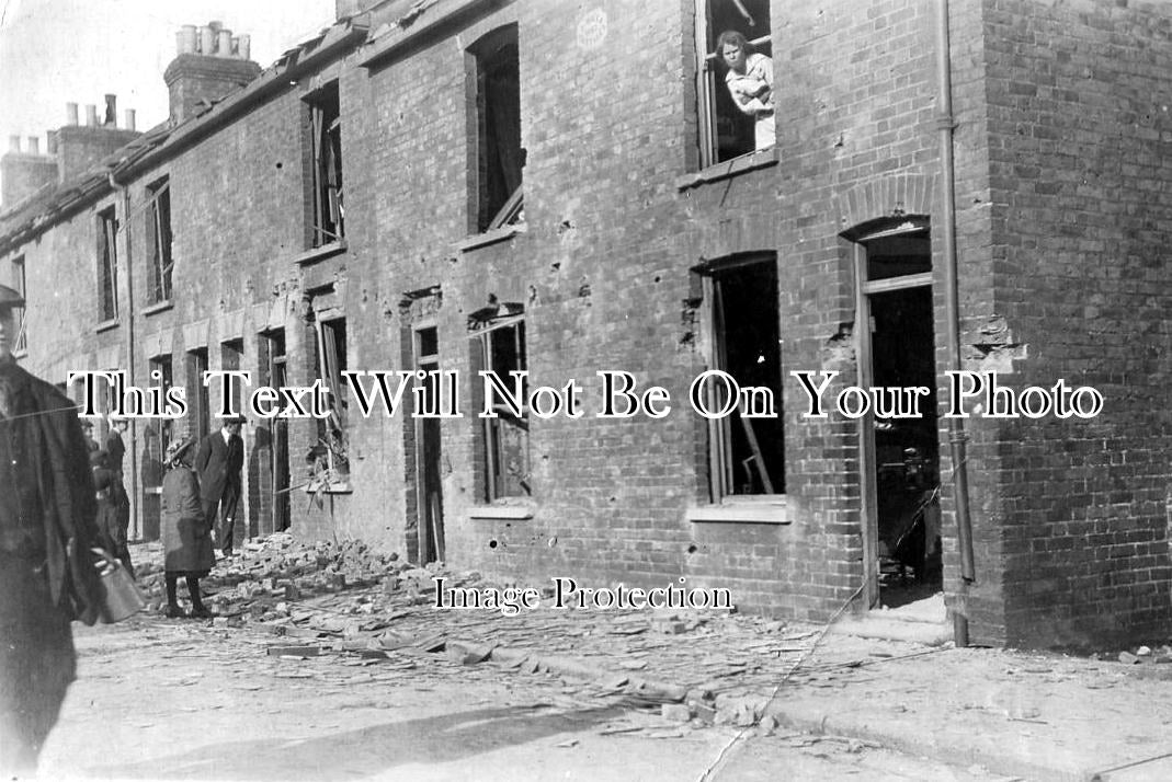 KE 1422 - Zeppelin L10 Raid Bomb Damage, Unity Street, Sittingbourne, Kent 1915 WW1