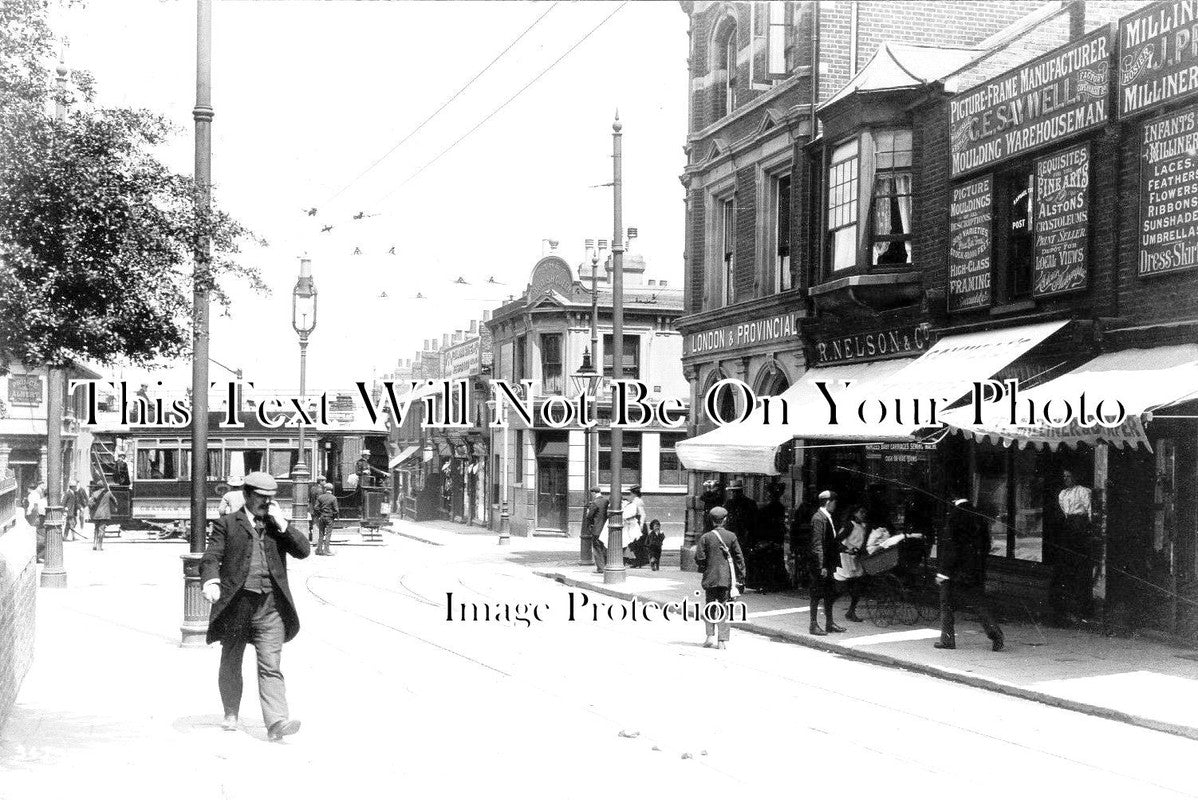 KE 1562 - The British Queen & Prince Albert Pubs, Gillingham, Kent c1905