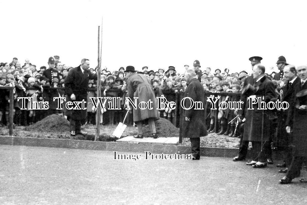 KE 3785 - Planting Tree On New Parade, Ramsgate, Kent c1926