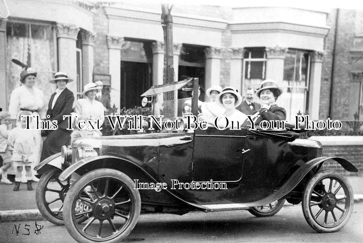 KE 4021 - Lady Motorists, Motor Car, Margate, Kent c1925