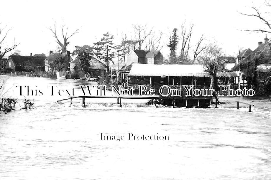 KE 4615 Flooding At The Anchor Inn Pub, Yalding, Kent c1927 JB Archive