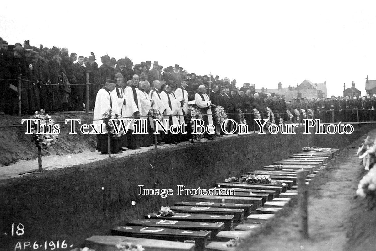 KE 4816 - Mass Grave Funeral, Faversham Gunpowder Explosion, Kent 1916
