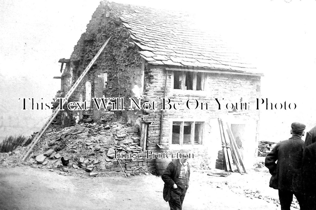 LA 2475 - Eviction At Hunger Hill House, Shaw, Lancashire c1905