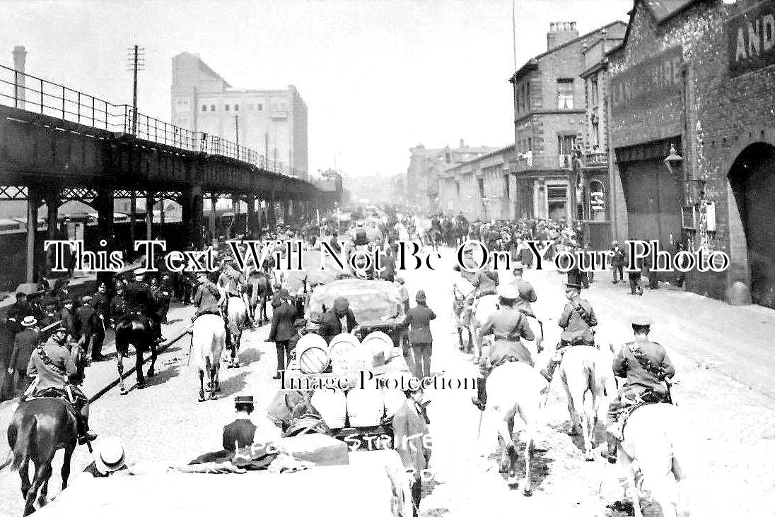 LA 2518 - Liverpool Strike Convoy On Dock Road, Lancashire 1911