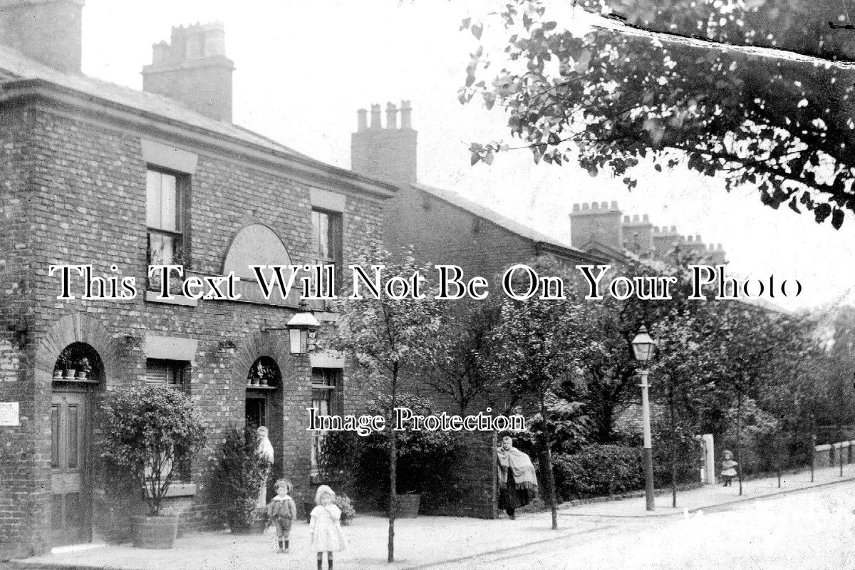 LA 2576 - New Moston Inn, Lancashire c1905