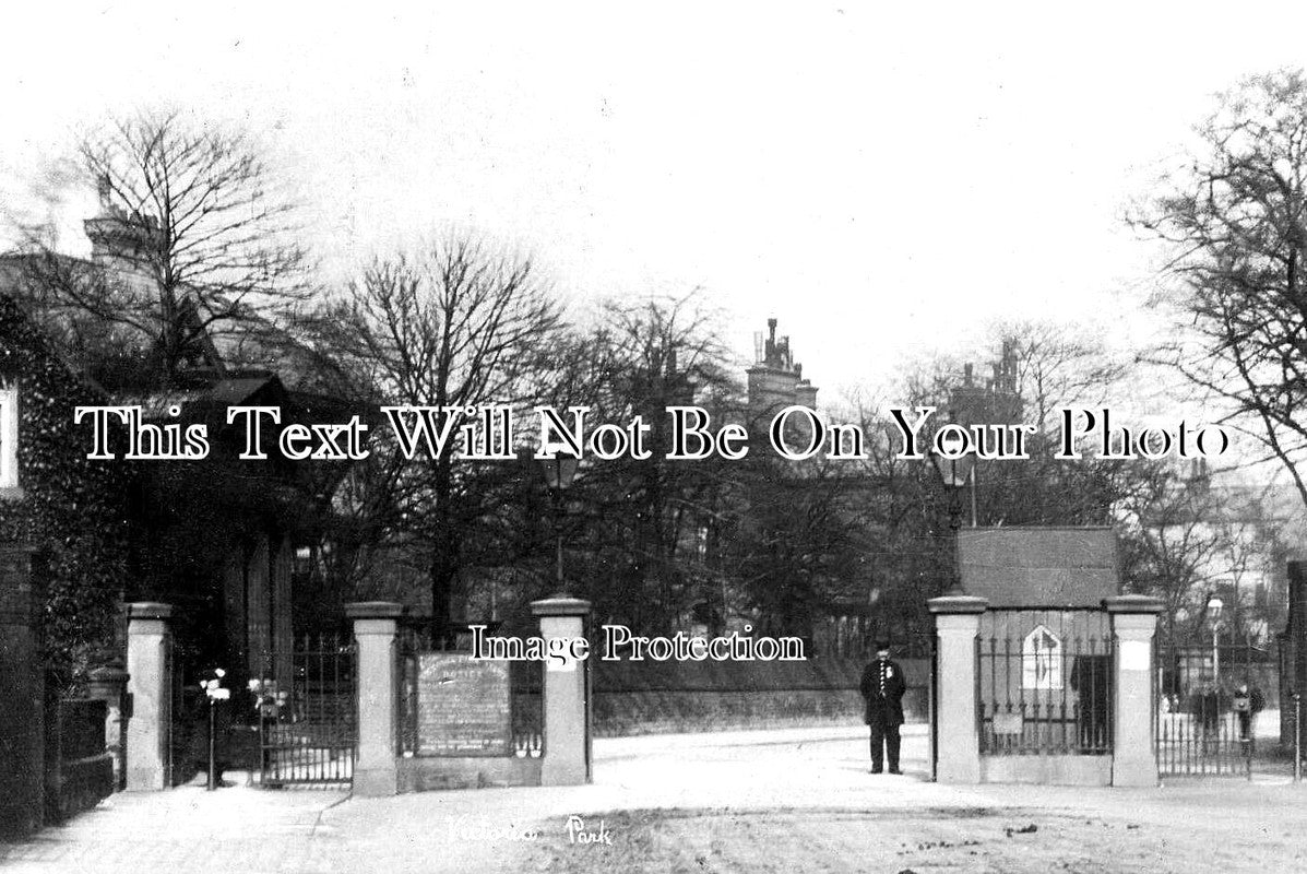 LA 4745 - Victoria Park Entrance, Manchester, Lancashire c1904