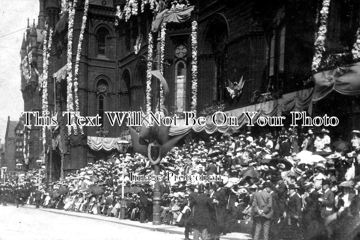 LA 5240 - Town Hall Decorated For Royal Visit, Manchester, Lancashire c1905