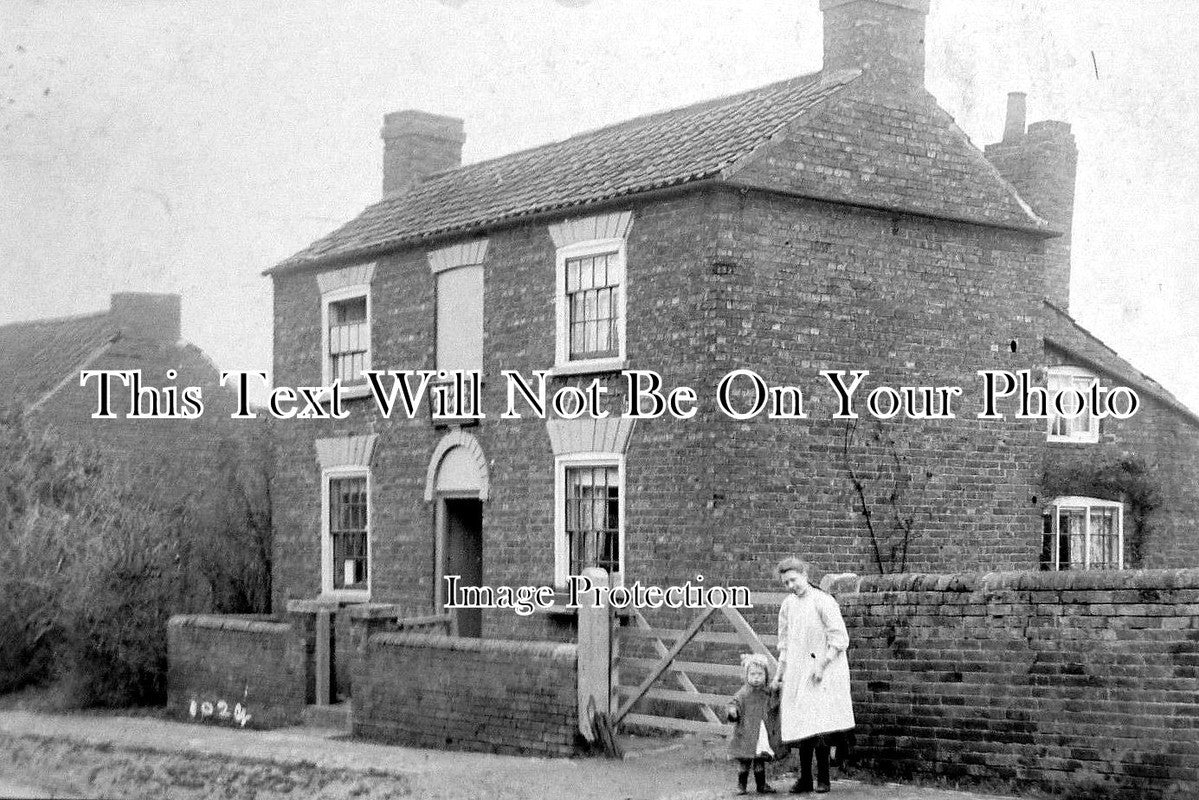 LC 352 - Grocer Shop, Woolsthorpe Lane, Muston, Leicestershire c1908