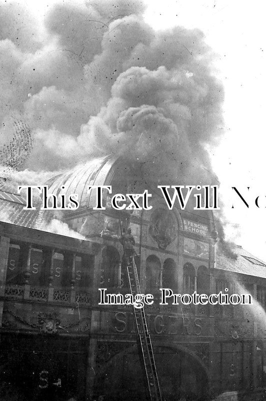 LC 584 - High Street Fire At The Singer Building, Leicester, Leicestershire