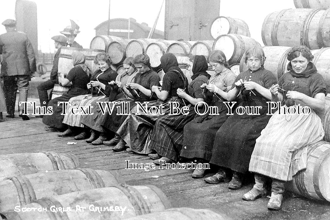 LI 1212 - Scotch Girls At Grimsby, Lincolnshire c1914