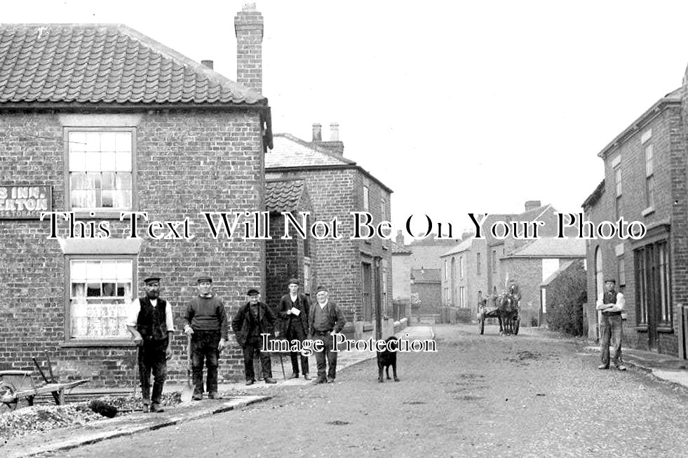 LI 1811 - Three Horseshoes Pub, West Butterwick, Lincolnshire c1908