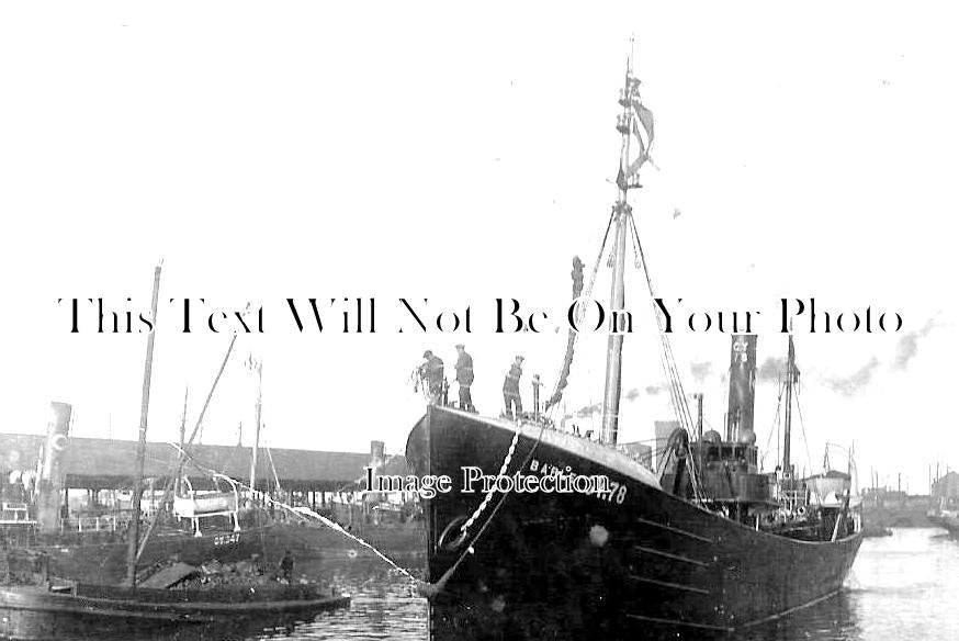 LI 2038 - Grimsby Trawlers GY78 & GY347 In Dock, Lincolnshire