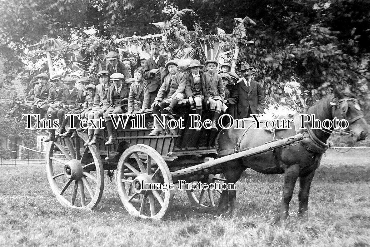 LI 2107 - Sunday School Outing, Bassingham, Lincolnshire c1926