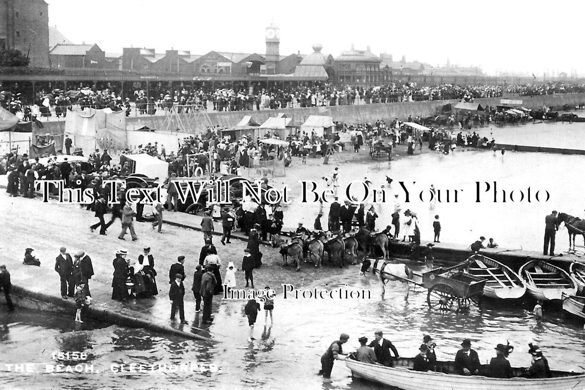 LI 2577 - The Beach, Cleethorpes, Lincolnshire