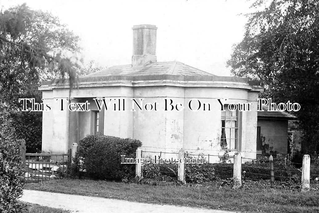 LI 2850 - Lodge Entrance To Cadwell Park, Lincolnshire