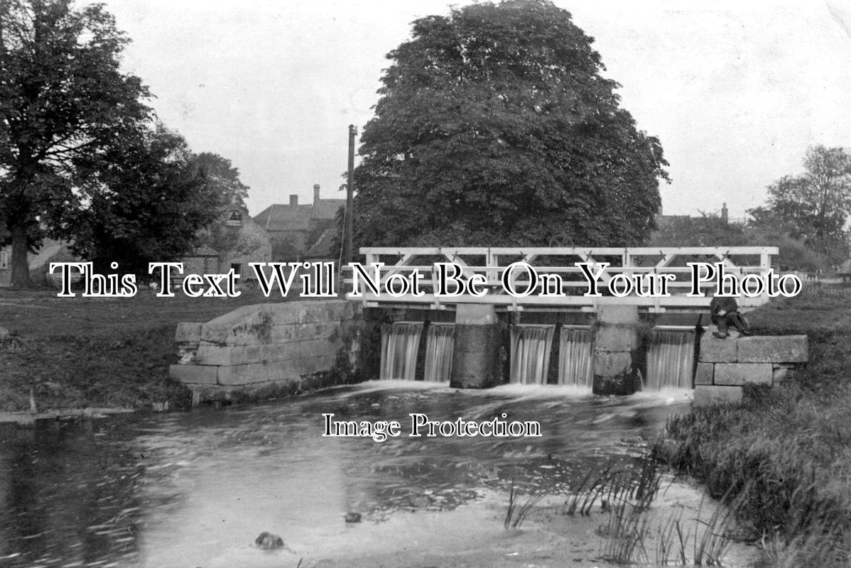 LI 713 - The Bridge, Tattershall, Lincolnshire c1903