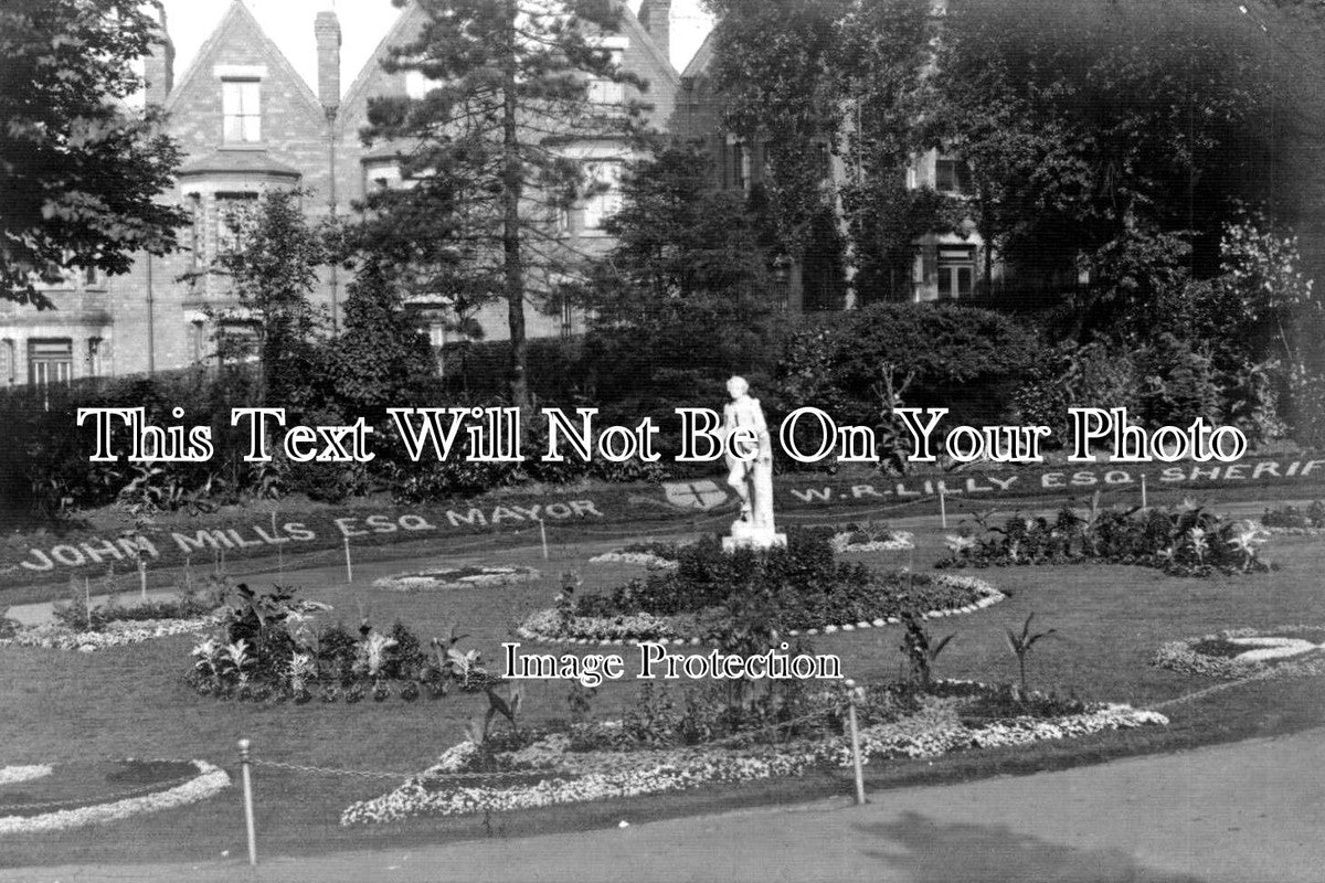 LI 717 - Arboretum & Statue, Lincoln, Lincolnshire