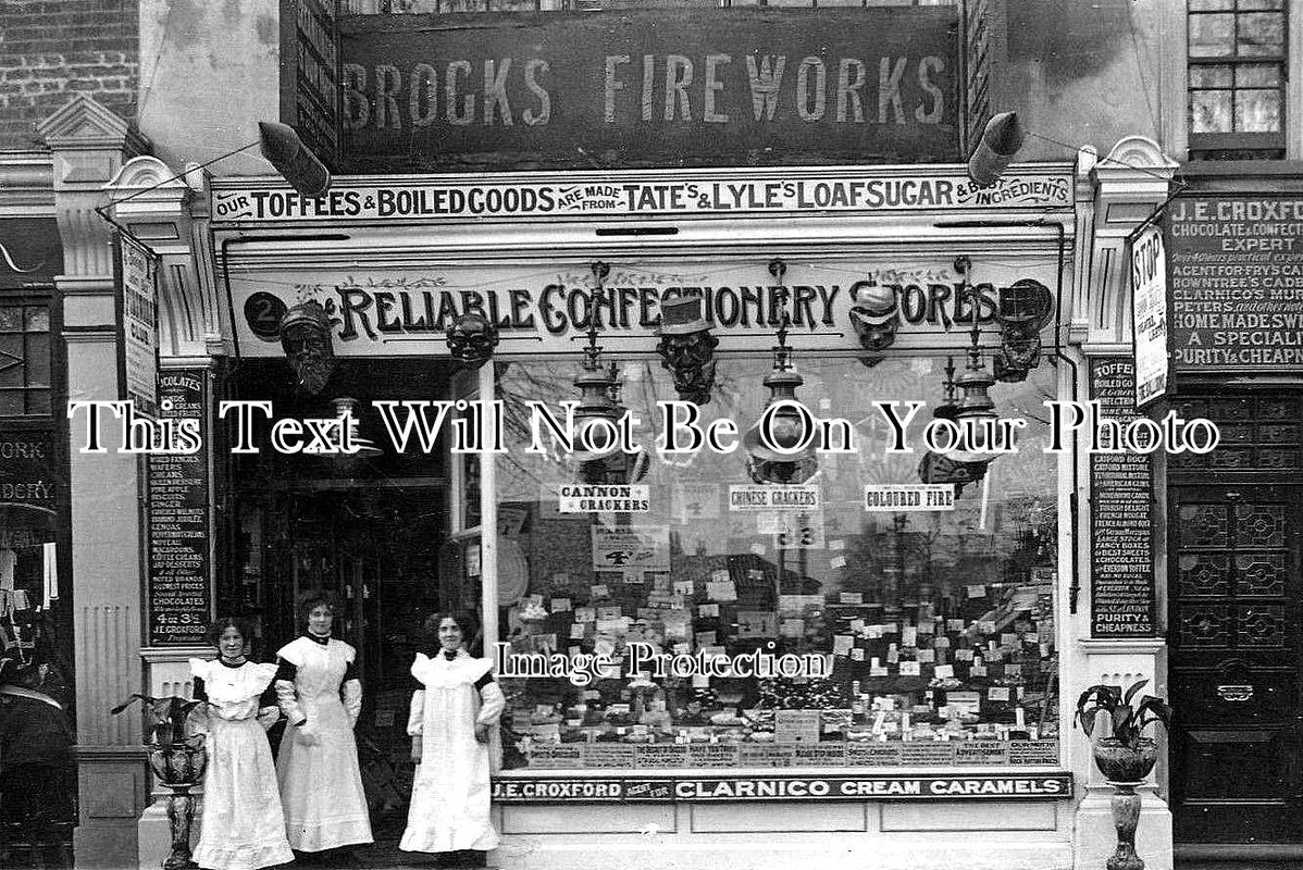 LO 105 - Brocks Fireworks, London c1910