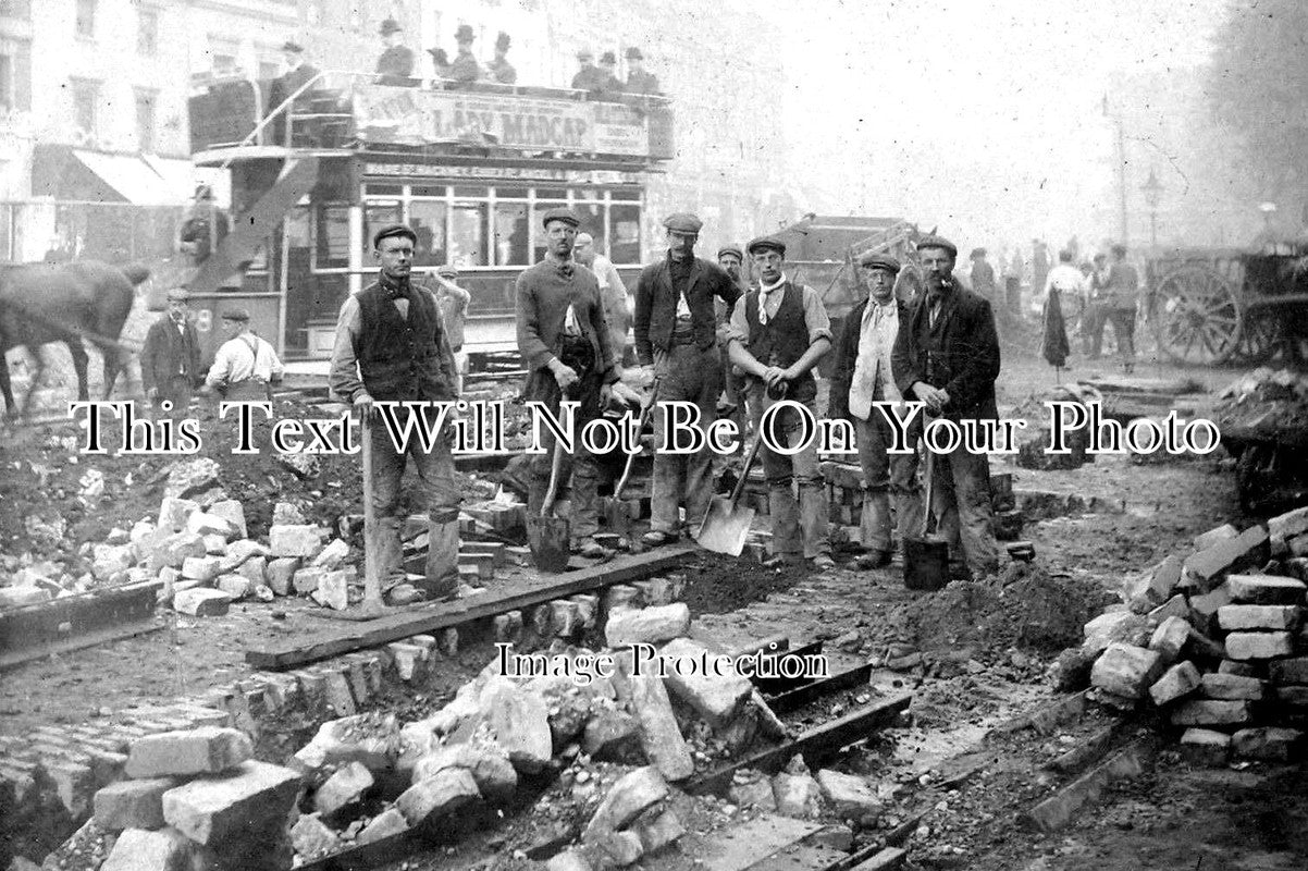 LO 1452 - Road Gang, Islington Green, Hackney, London