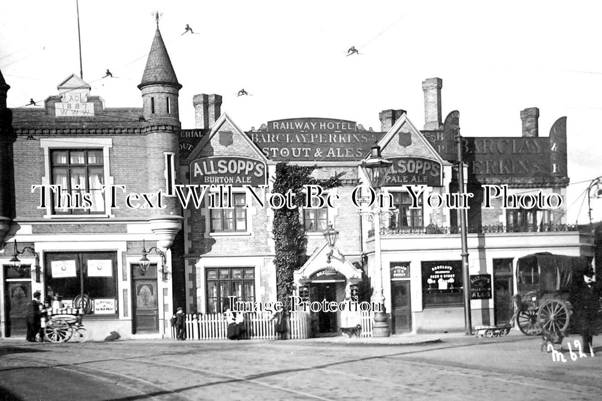 LO 2325 - The Railway Hotel, Finchley, London