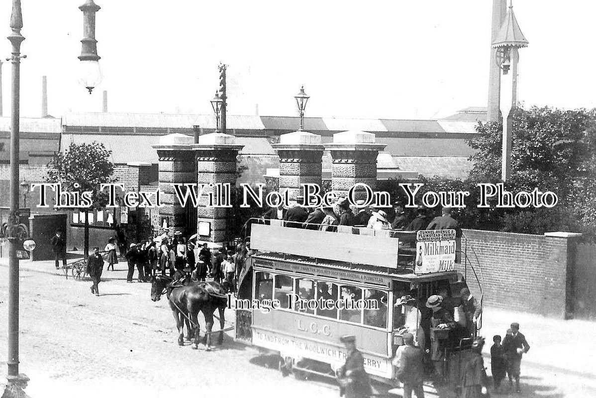LO 2593 - Woolwich Arsenal Middle Gate, Woolwich, London