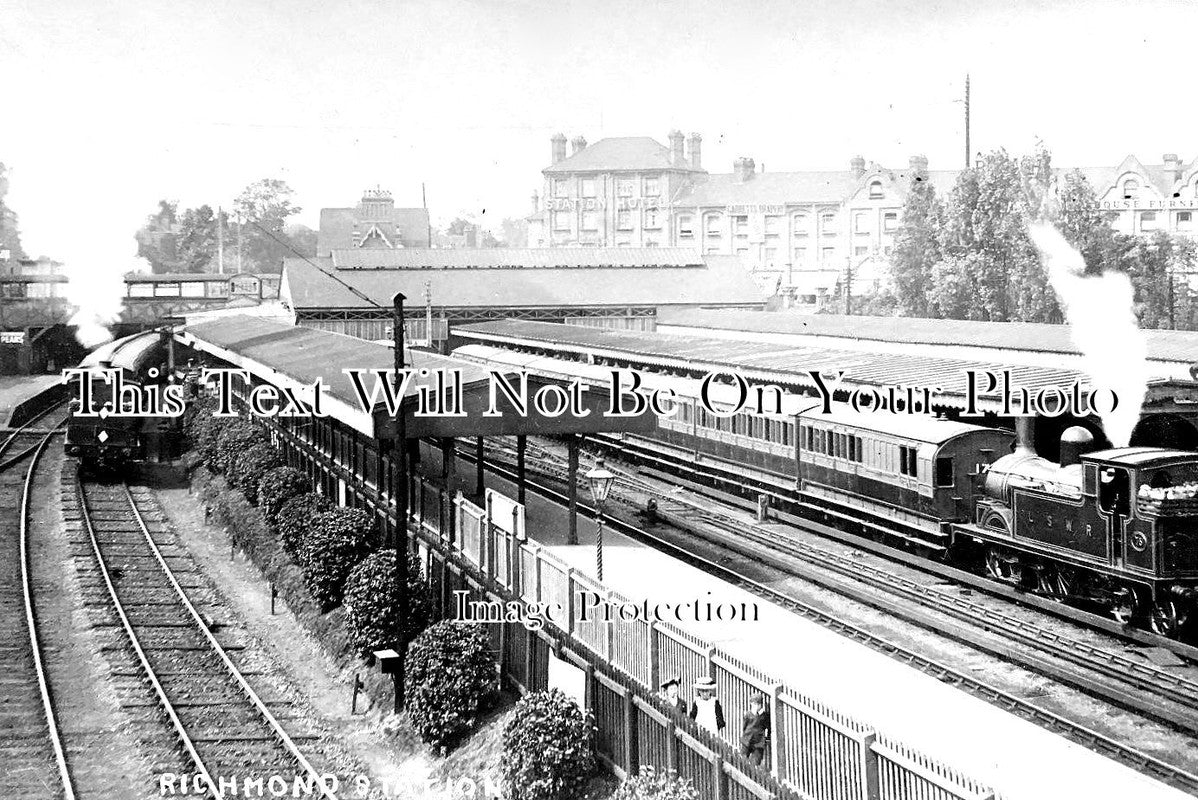 LO 2598 - Richmond Railway Station, London