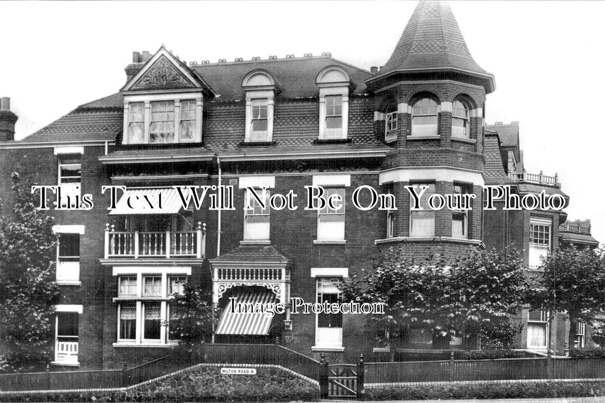 LO 2729 - Hornsey Lane Gardens At Milton Road, Highgate, London