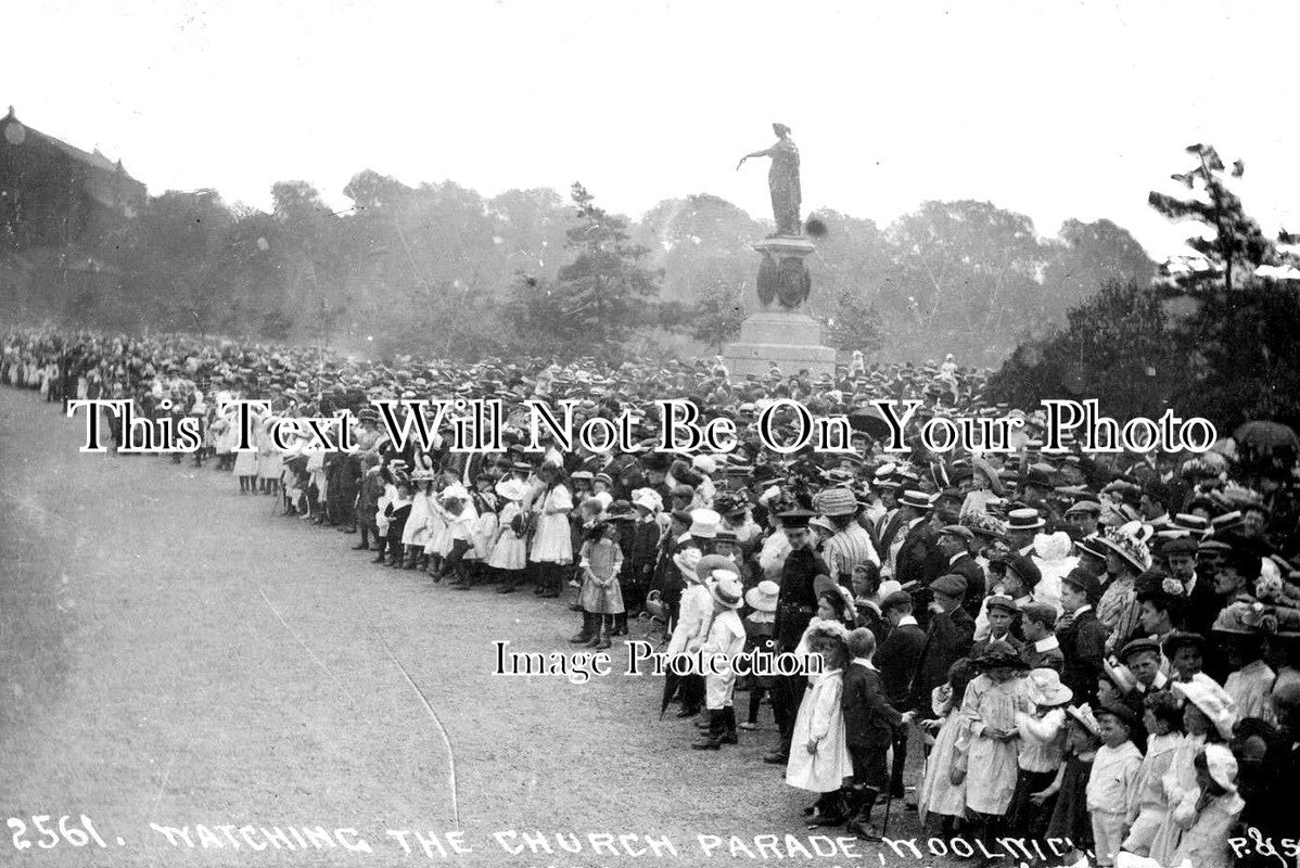 LO 3052 - Watching The Church Parade, Woolwich, London