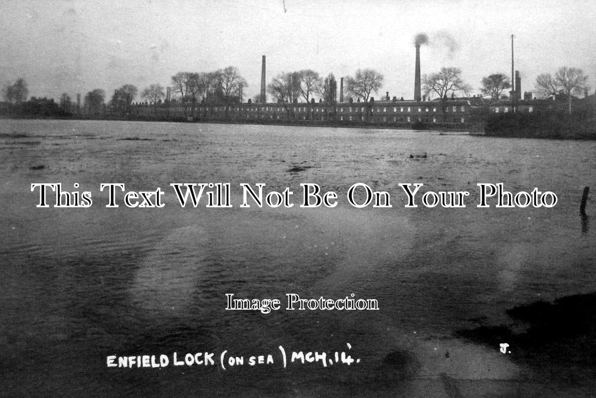 LO 3261 - Enfield Lock On Sea, London