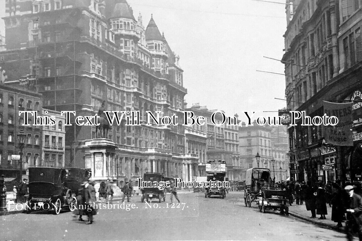 LO 3299 - Knightsbridge, London