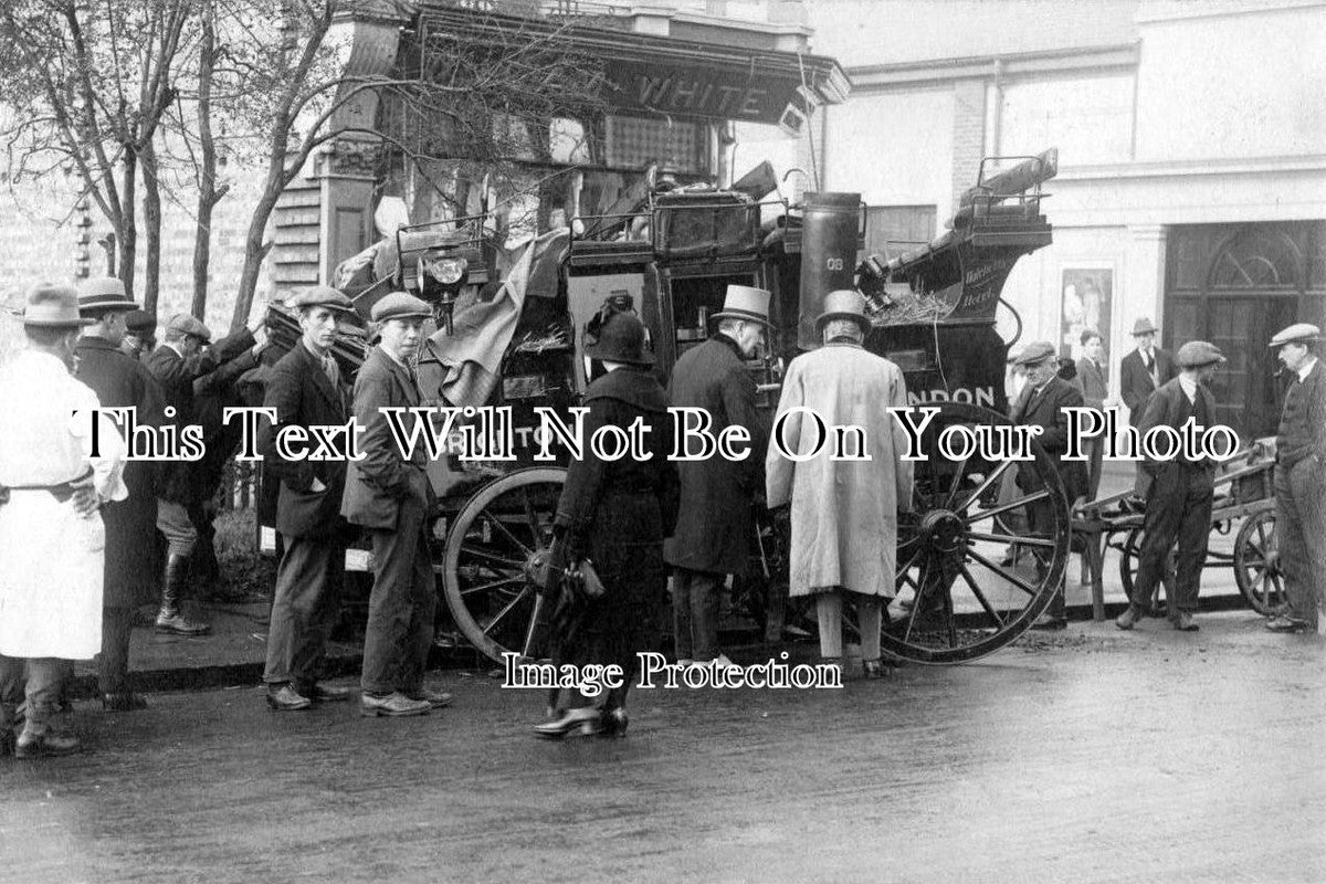 LO 375 - London To Brighton Stagecoach Crash, Malden Road, London c1915