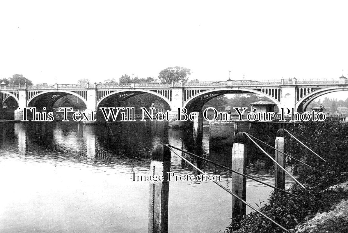 LO 3788 - Richmond Lock & Bridge, River Thames, London