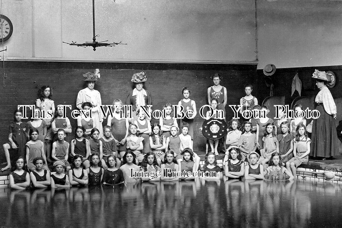 LO 4129 - Girls Swimming Group, Forest Hill, London c1905