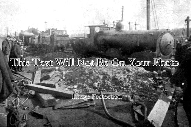 LO 4189 - New Cross Bomb Damage Railway & Engine, London WW1