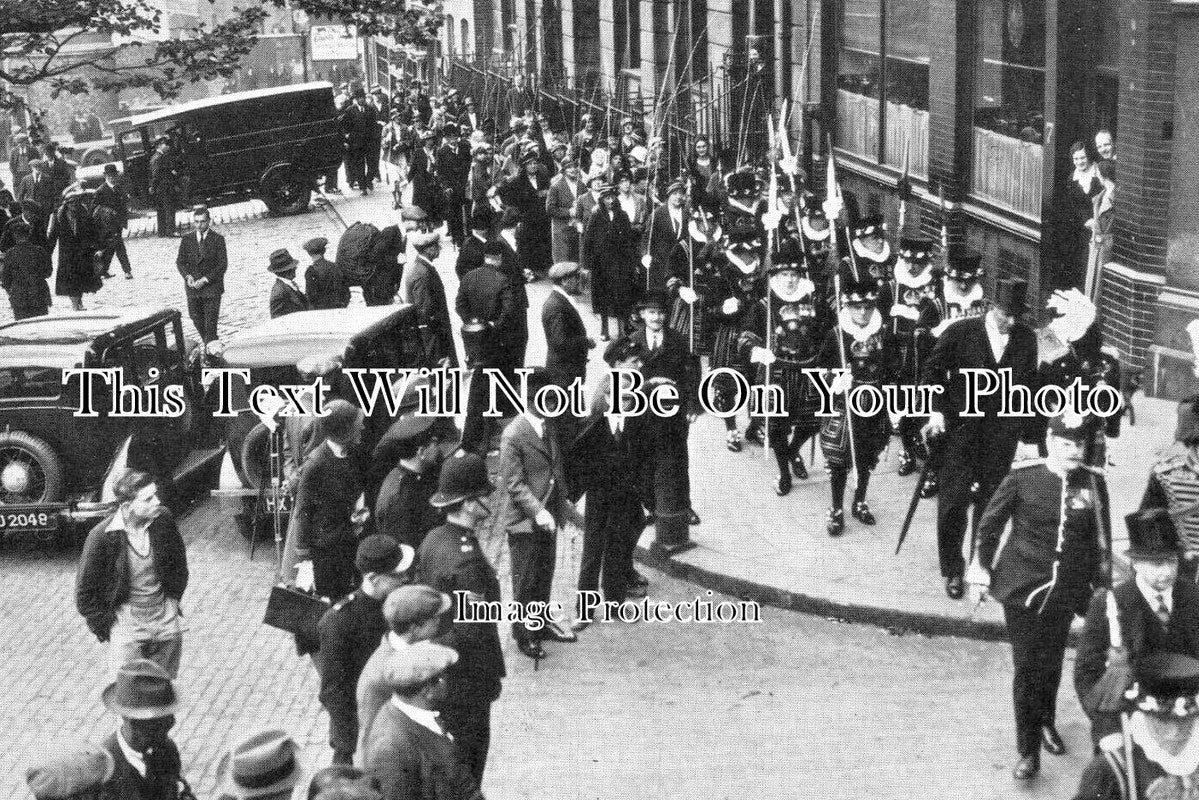 LO 4252 - All Hallows London Tower Yeoman Guards Beating The Bounds