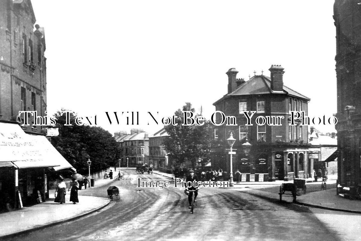LO 4290 - The Broadway, St Margarets, Richmond, London