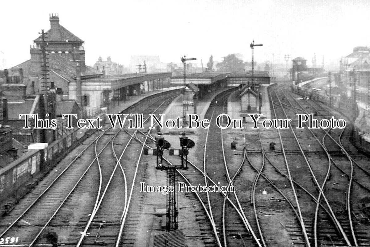 LO 4731 - Herne Hill Railway Station, London c1920
