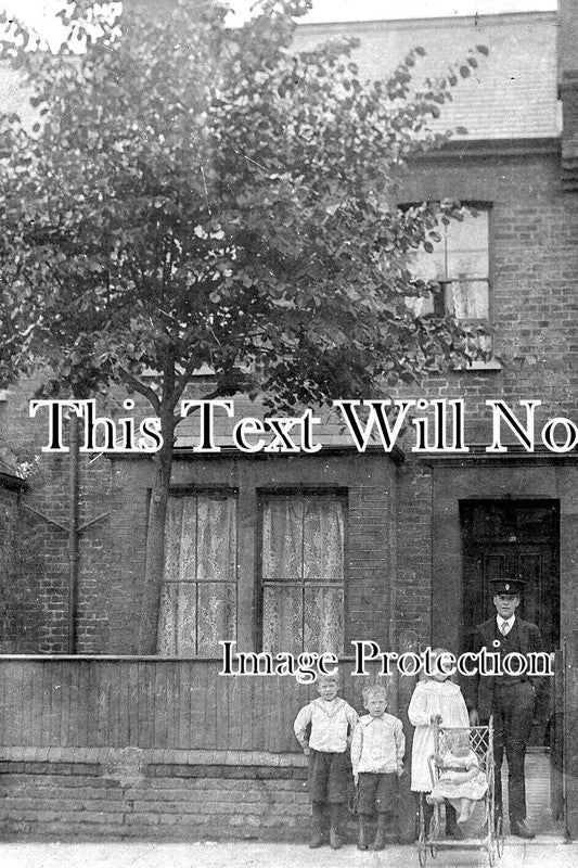LO 5147 - Number 31, Wood Green, London c1907