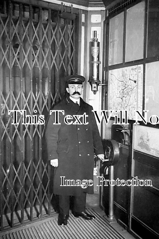 LO 5863 - London Underground Railway Lift Man, London