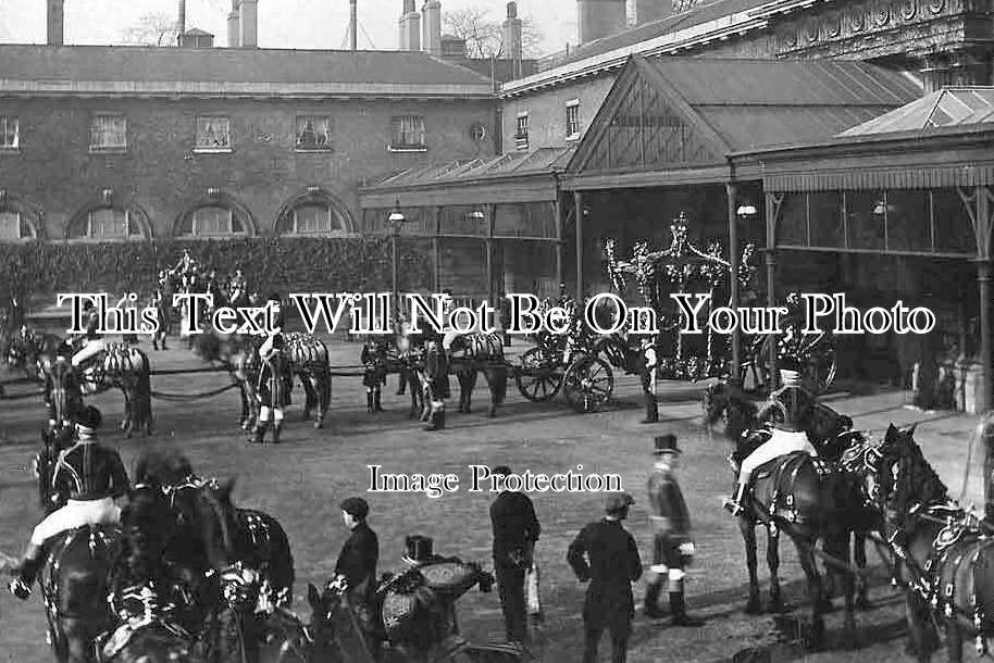 LO 6300 - The Kings Gold State Coach, London