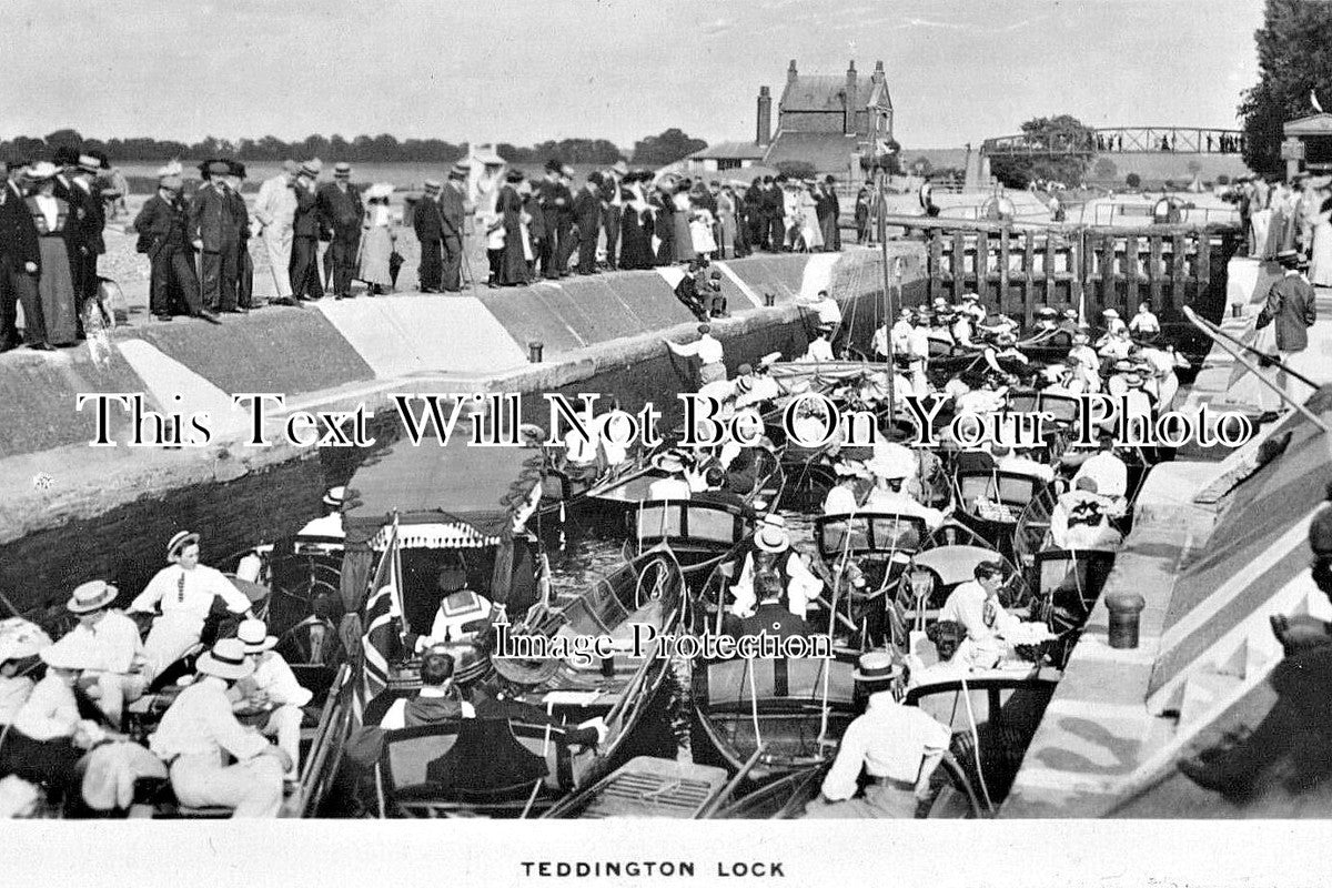 MI 2582 - Teddington Lock, Middlesex