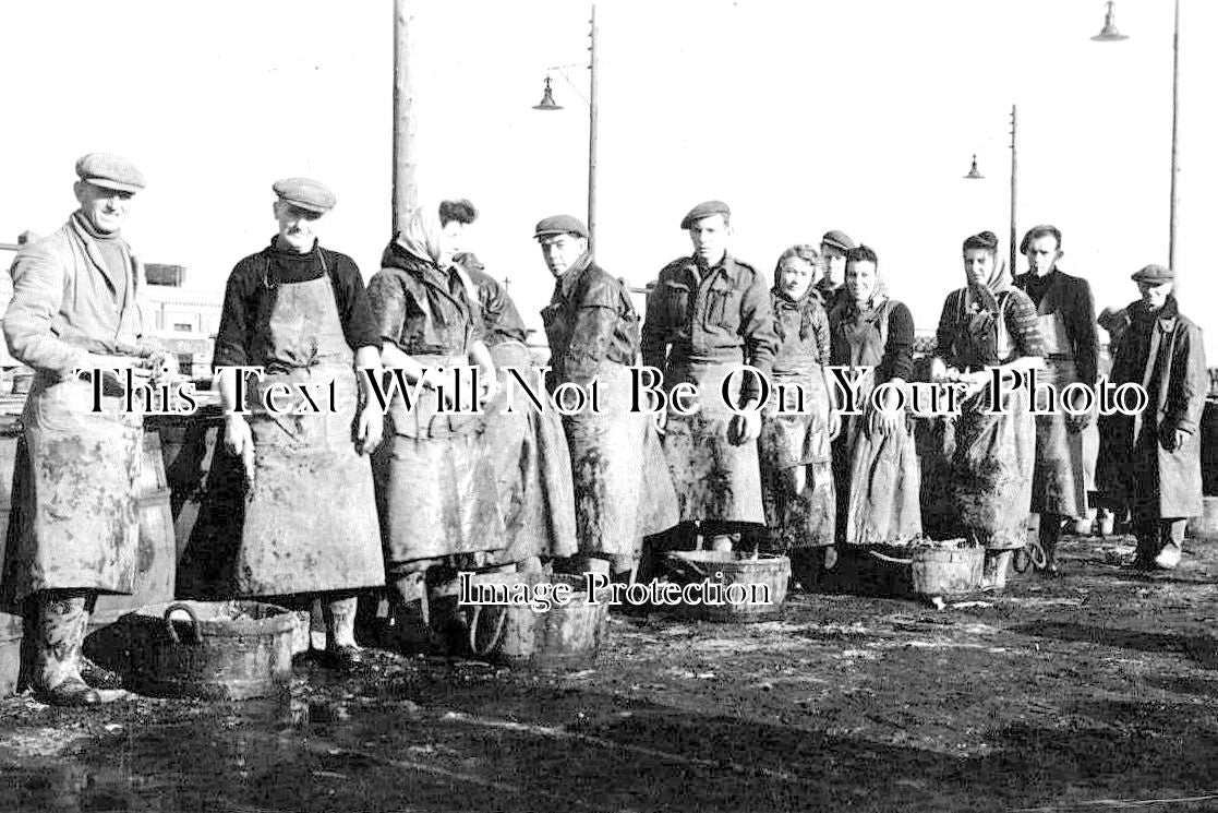 NF 1276 - Herring Fisherman & Scots Girls, Great Yarmouth, Norfolk