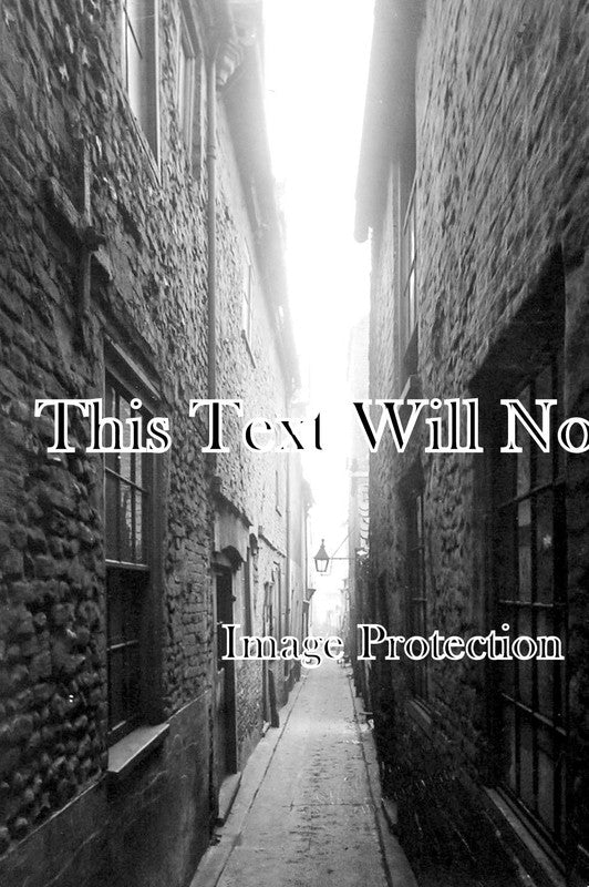 NF 1395 - Narrow Lane, Great Yarmouth, Norfolk