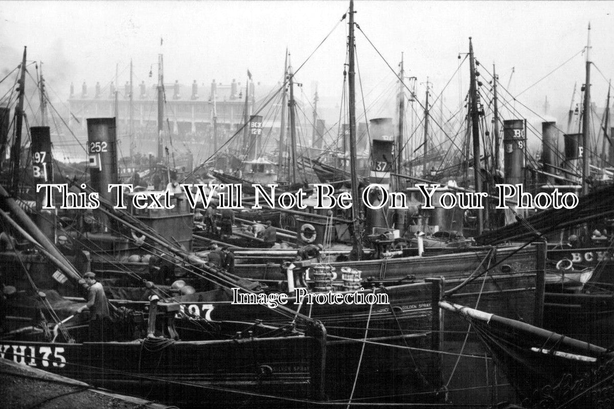 NF 151 - Gorleston Harbour, Norfolk c1925