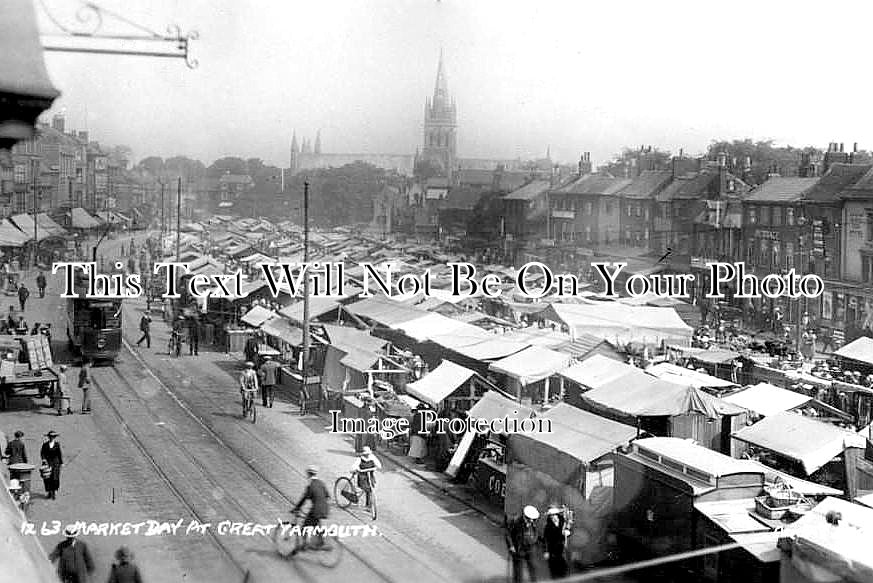 NF 2194 - Market Day At Great Yarmouth, Norfolk