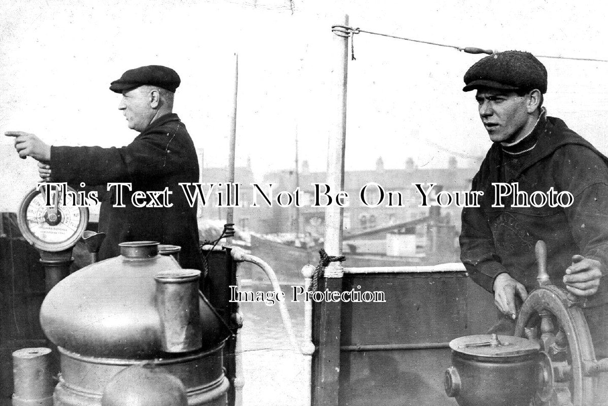 NF 2527 - Fisherman On Boat, Great Yarmouth, Norfolk c1914